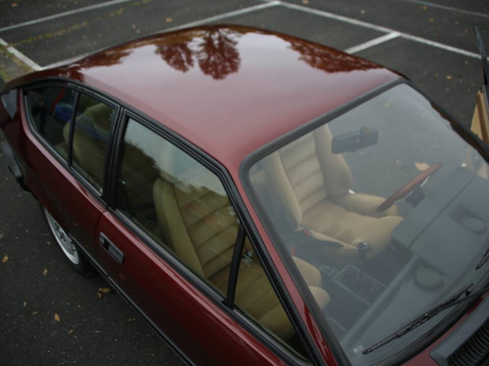 Immagine 20/30 di Alfa Romeo GTV 6 2.5 (1985)