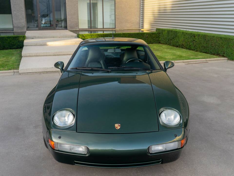 Afbeelding 41/46 van Porsche 928 GTS (1993)