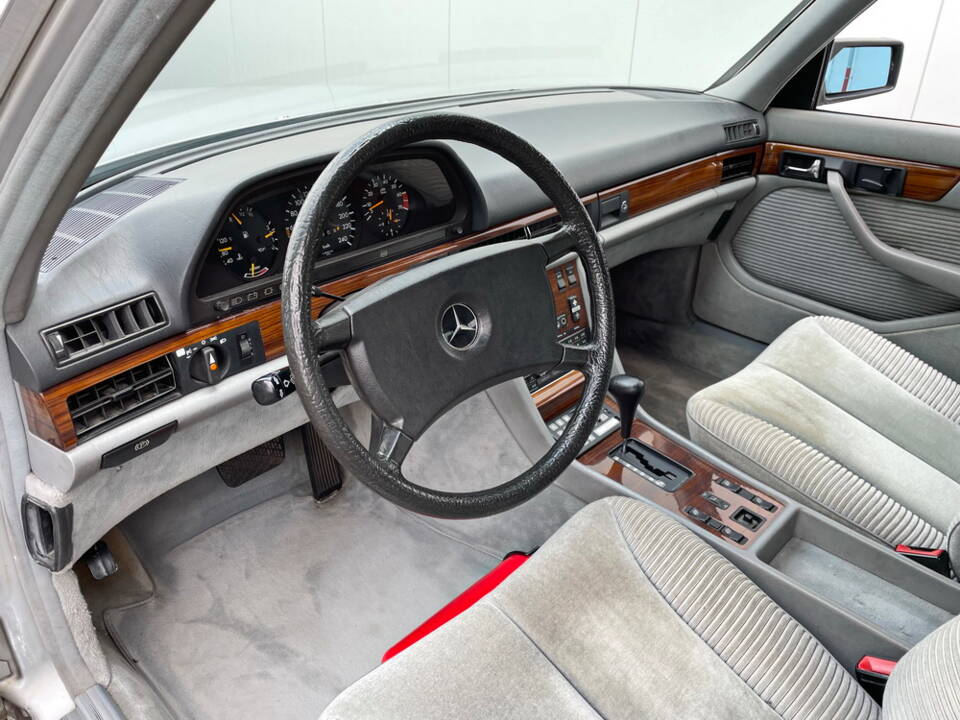 Image 7/24 of Mercedes-Benz 500 SEL (1982)
