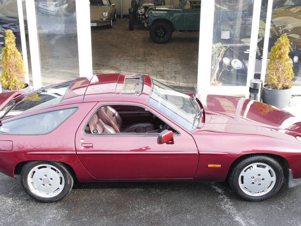 Image 3/18 de Porsche 928 S (1982)