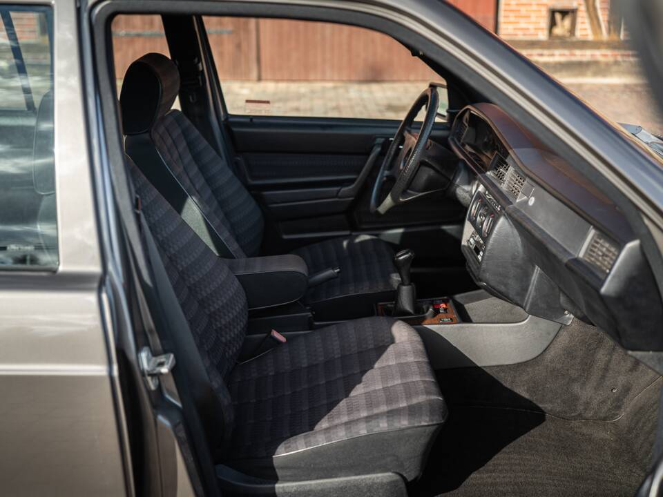 Immagine 33/73 di Mercedes-Benz 190 D 2.5 (1990)