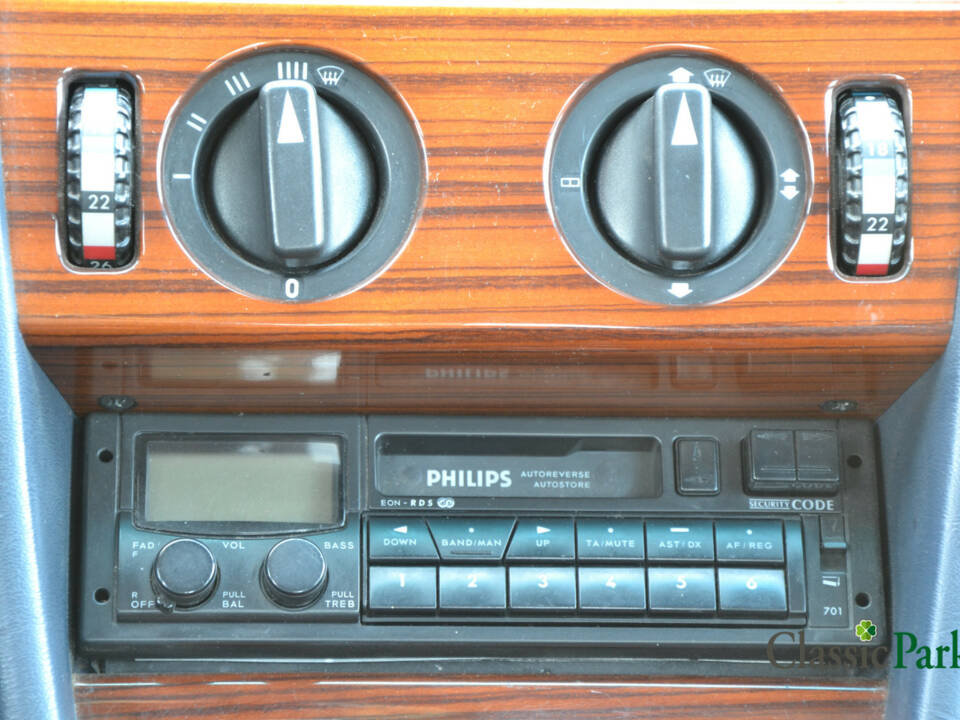 Image 31/39 of Mercedes-Benz 200 D (1993)