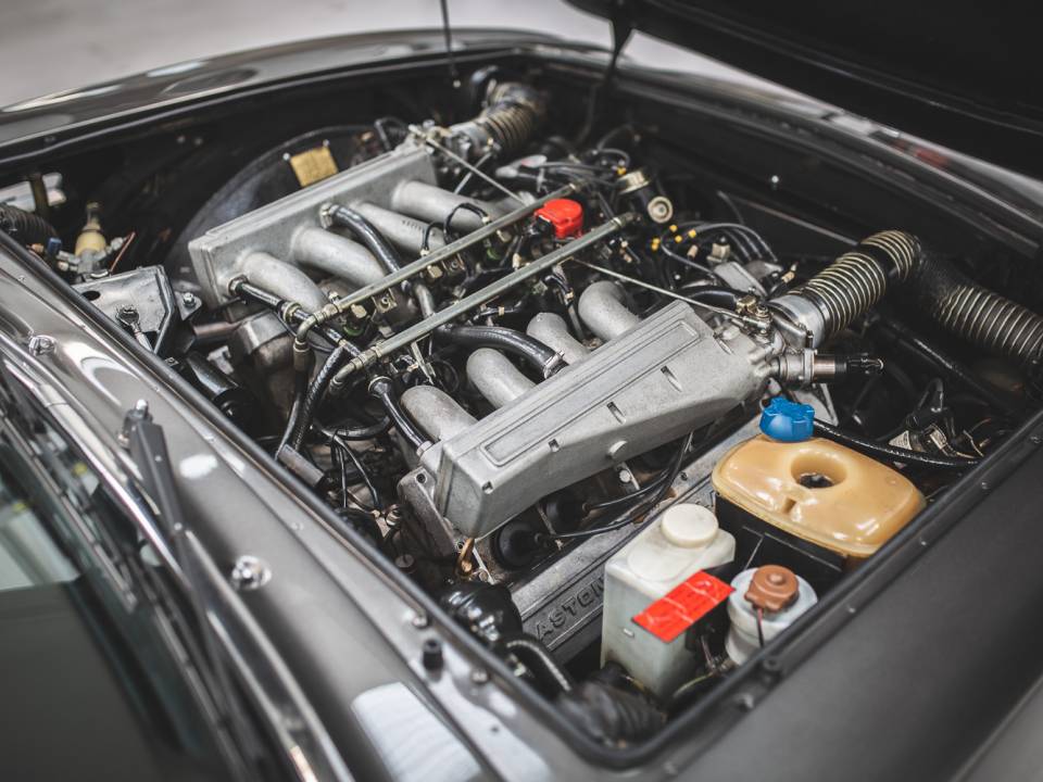 Immagine 12/27 di Aston Martin V8 EFi Volante (1988)