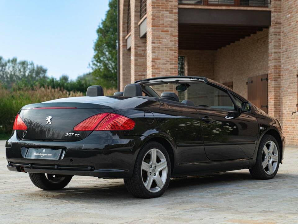Bild 10/50 von Peugeot 307 CC 2.0i (2004)