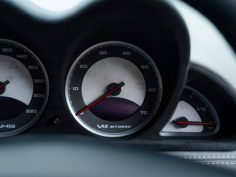 Image 31/56 de Mercedes-Benz SL 65 AMG (2004)
