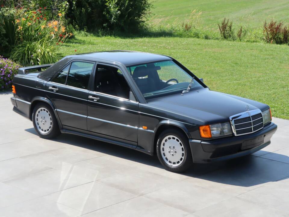 Immagine 8/50 di Mercedes-Benz 190 E 2.3-16 (1986)