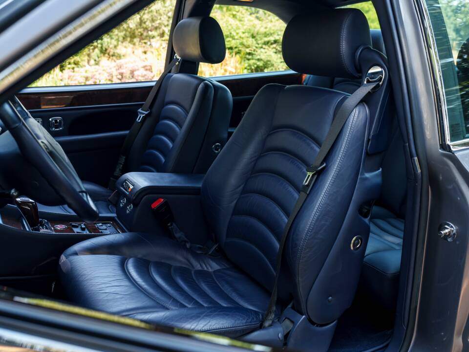 Image 24/30 of Bentley Continental R Mulliner (2003)