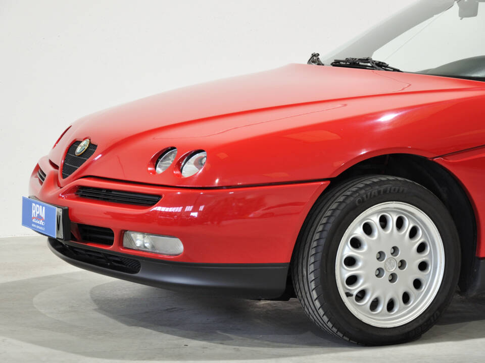 Immagine 13/32 di Alfa Romeo Spider 2.0 Twin Spark 16V (1996)