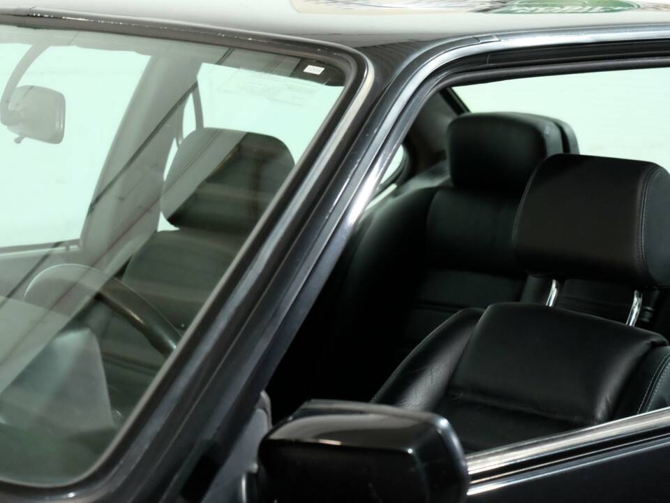 Image 20/35 of BMW M 635 CSi (1984)