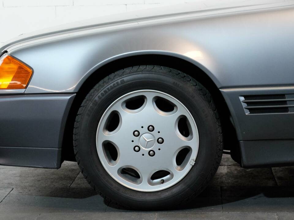Image 27/34 of Mercedes-Benz 500 SL (1991)