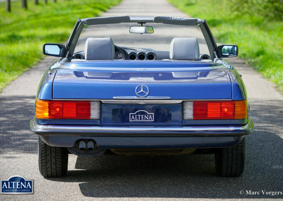 Image 17/45 of Mercedes-Benz 300 SL (1986)