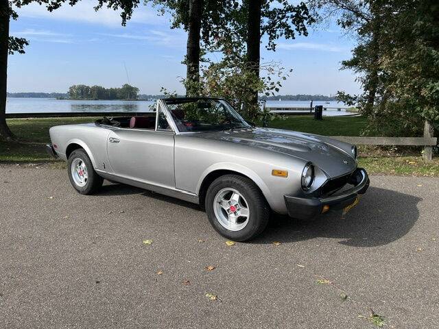 Bild 3/8 von FIAT Spider 2000 (1981)