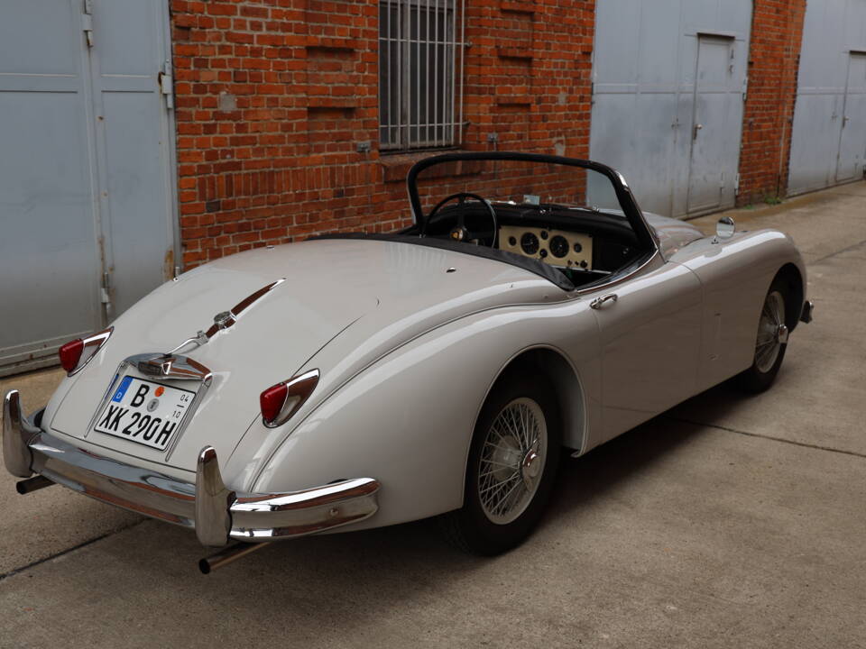 Image 6/91 of Jaguar XK 150 OTS (1958)