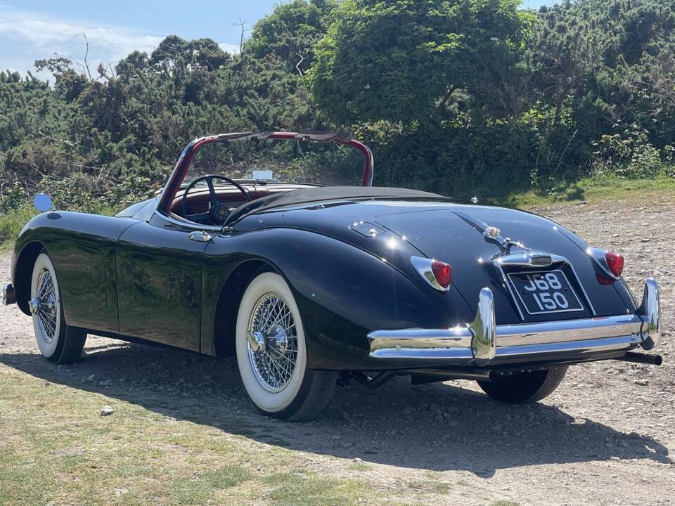 Image 4/12 of Jaguar XK 150 OTS (1958)