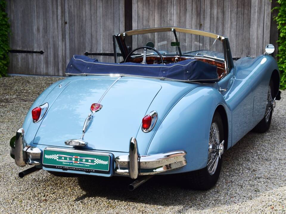 Image 16/40 de Jaguar XK 140 SE DHC (1956)