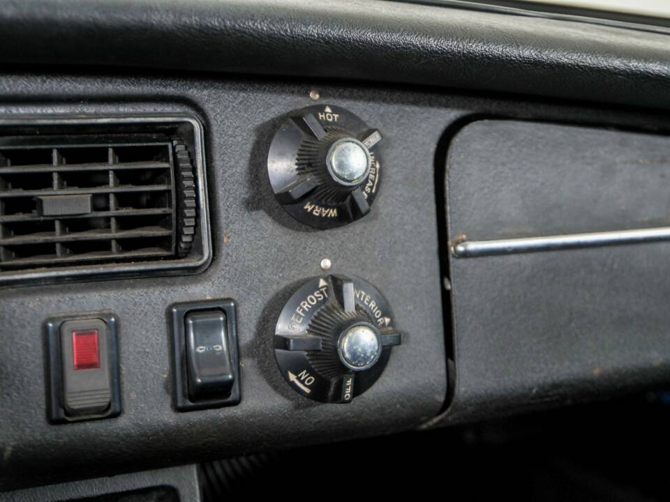 Afbeelding 27/50 van MG MGB GT (1972)