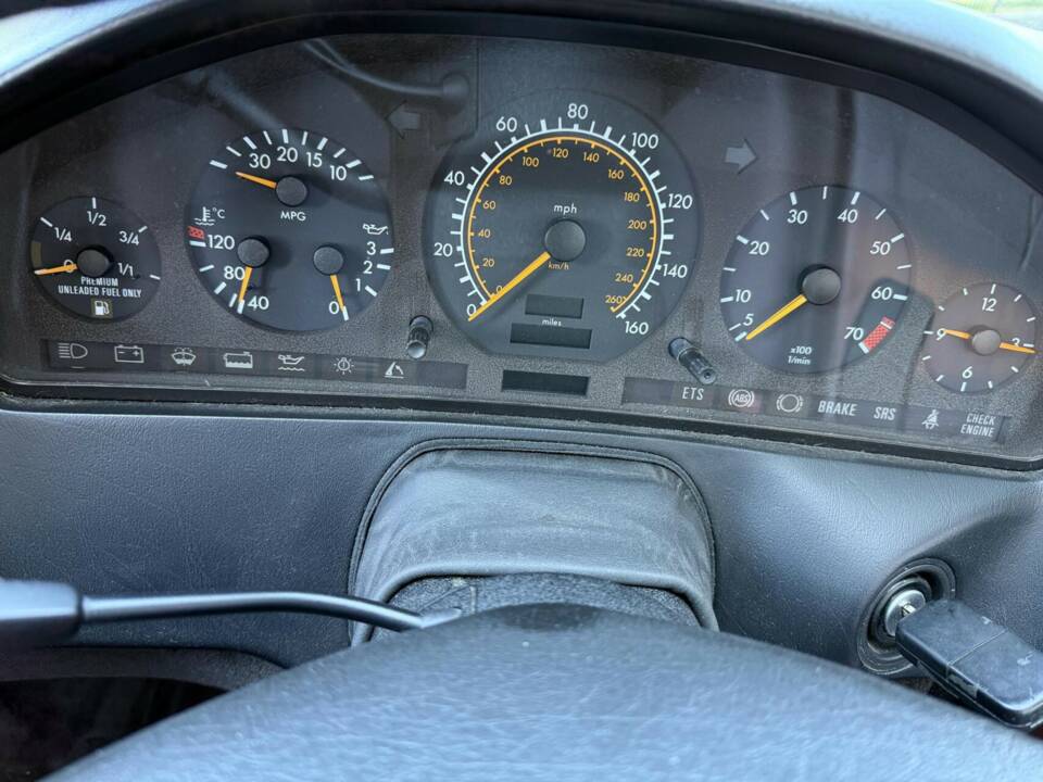 Image 24/46 of Mercedes-Benz SL 320 (1995)