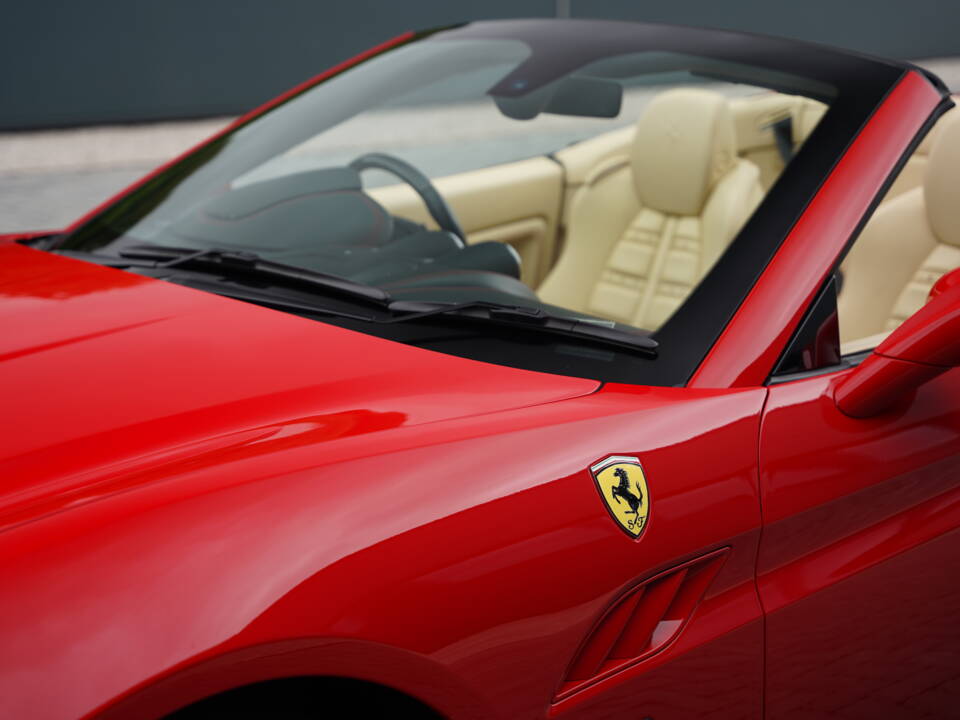 Image 48/50 of Ferrari California (2010)