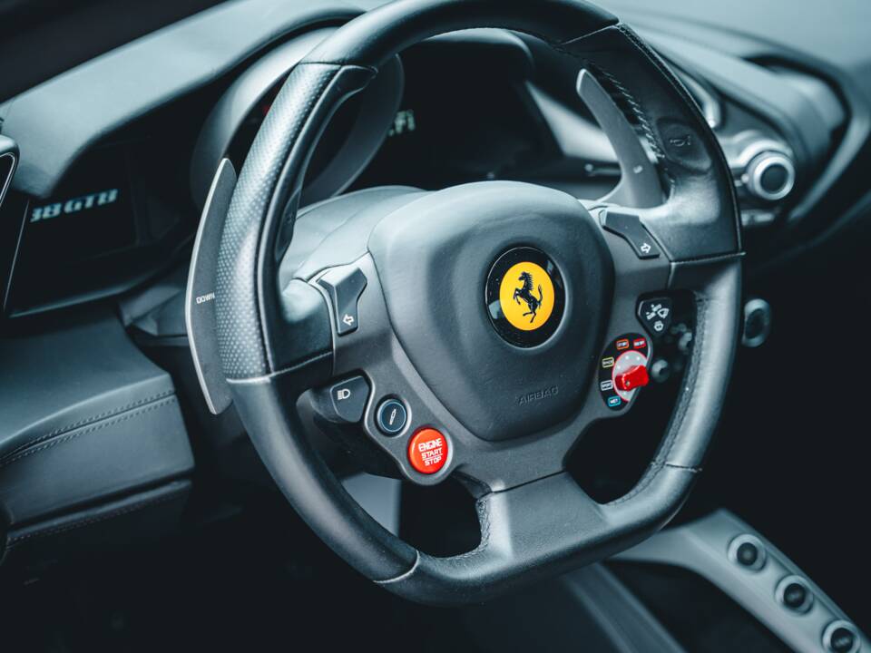 Image 22/56 of Ferrari 488 GTB (2020)