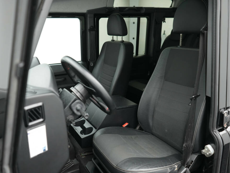 Image 11/35 de Land Rover Defender 110 (2007)