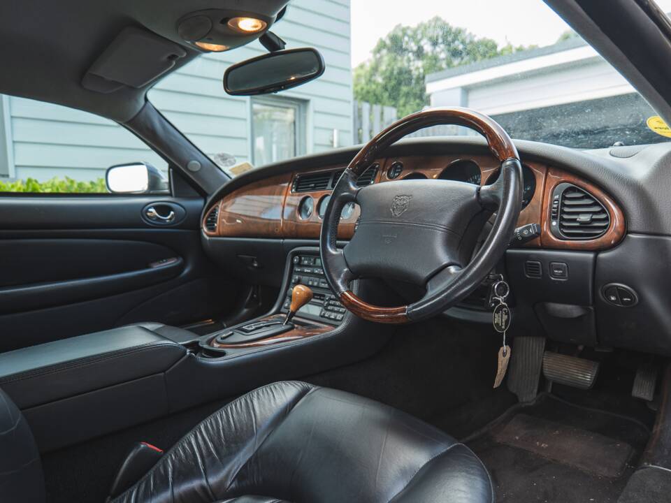 Imagen 28/50 de Jaguar XK8 4.0 (2000)