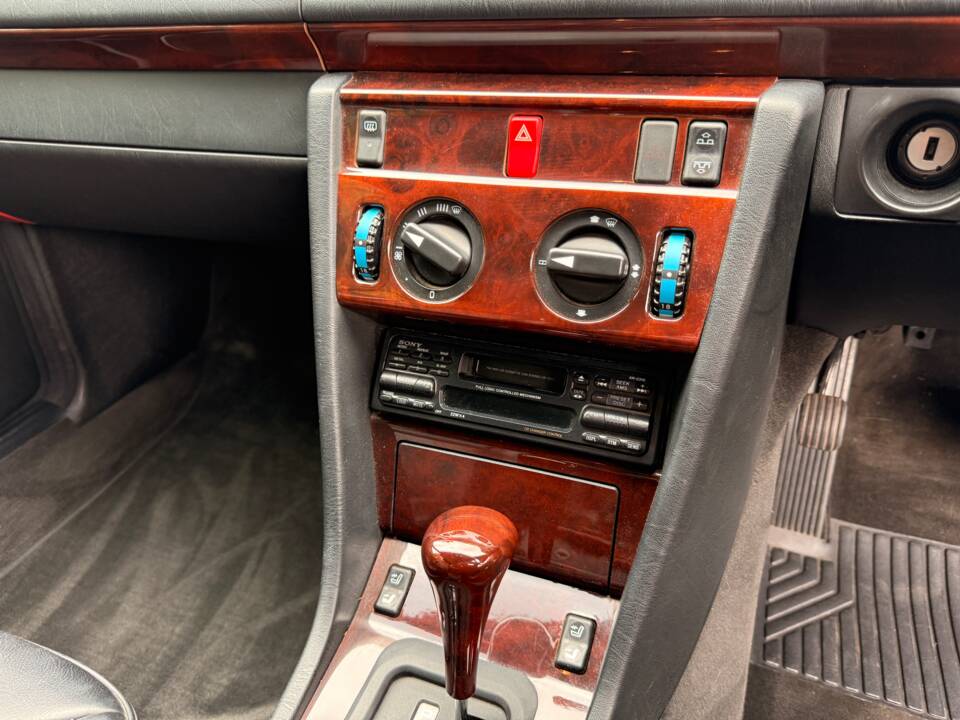 Bild 18/32 von Mercedes-Benz E 220 (1996)