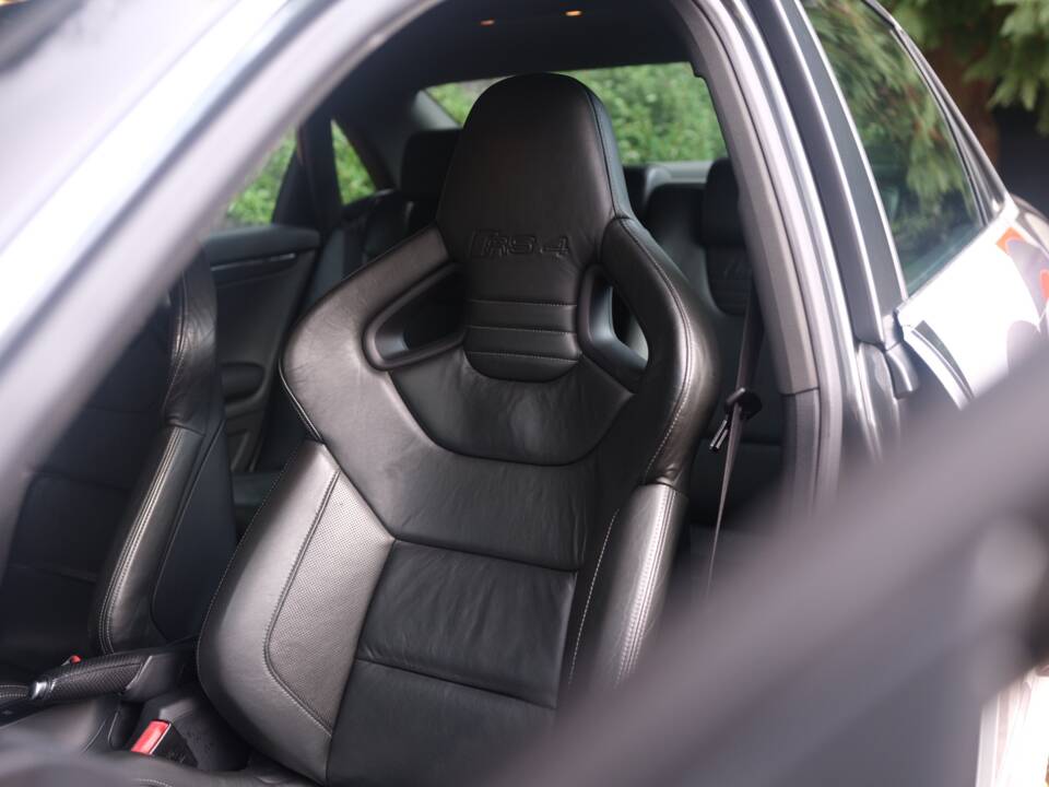 Bild 13/48 von Audi RS4 (2007)