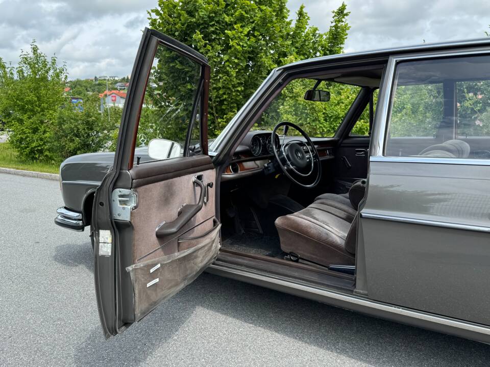 Image 11/47 of Mercedes-Benz 280 SE (1969)