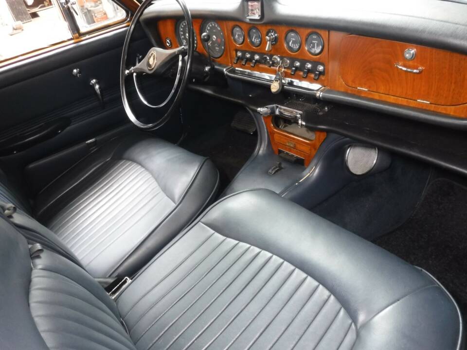 Image 42/50 of Jaguar 420 (1967)