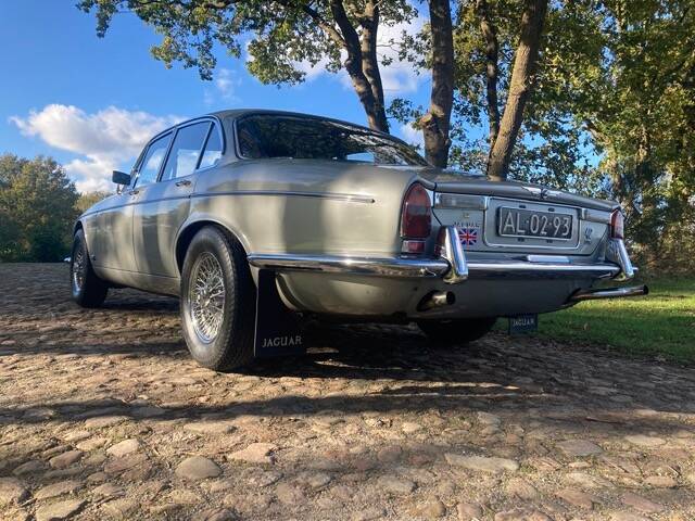 Image 27/60 of Jaguar XJ 6 4.2 (1972)