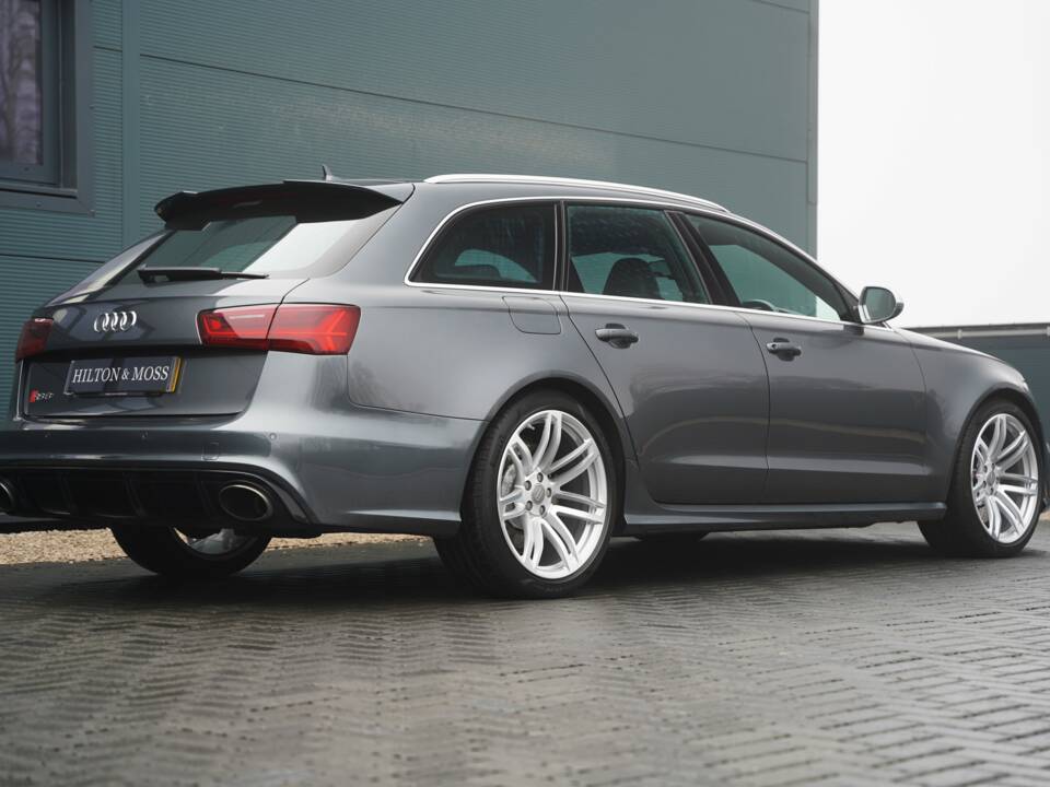 Immagine 22/50 di Audi RS6 Avant (2015)