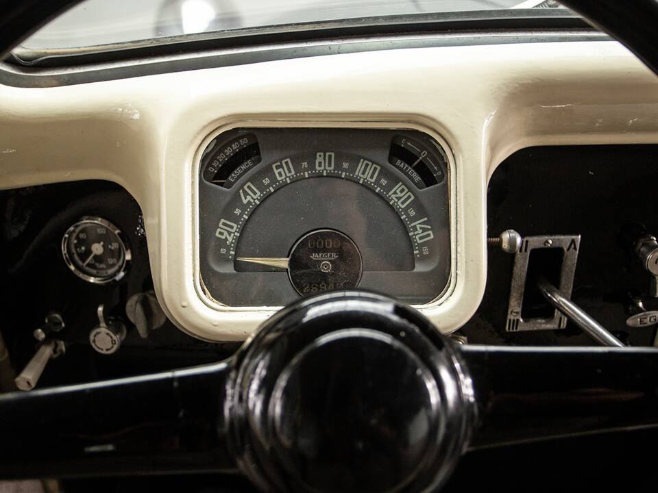 Immagine 21/35 di Citroën Traction Avant 11 légère (1955)