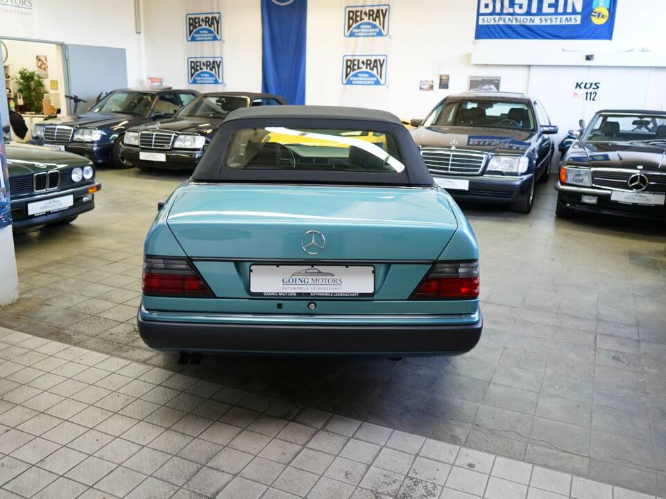 Afbeelding 14/50 van Mercedes-Benz 300 CE-24 (1993)