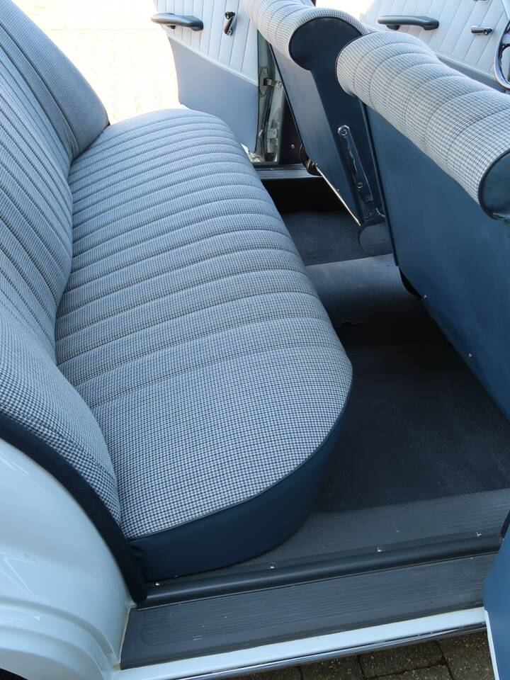 Image 17/50 of Mercedes-Benz 220 b (1965)