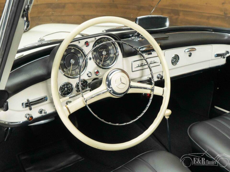 Image 13/19 of Mercedes-Benz 190 SL (1962)