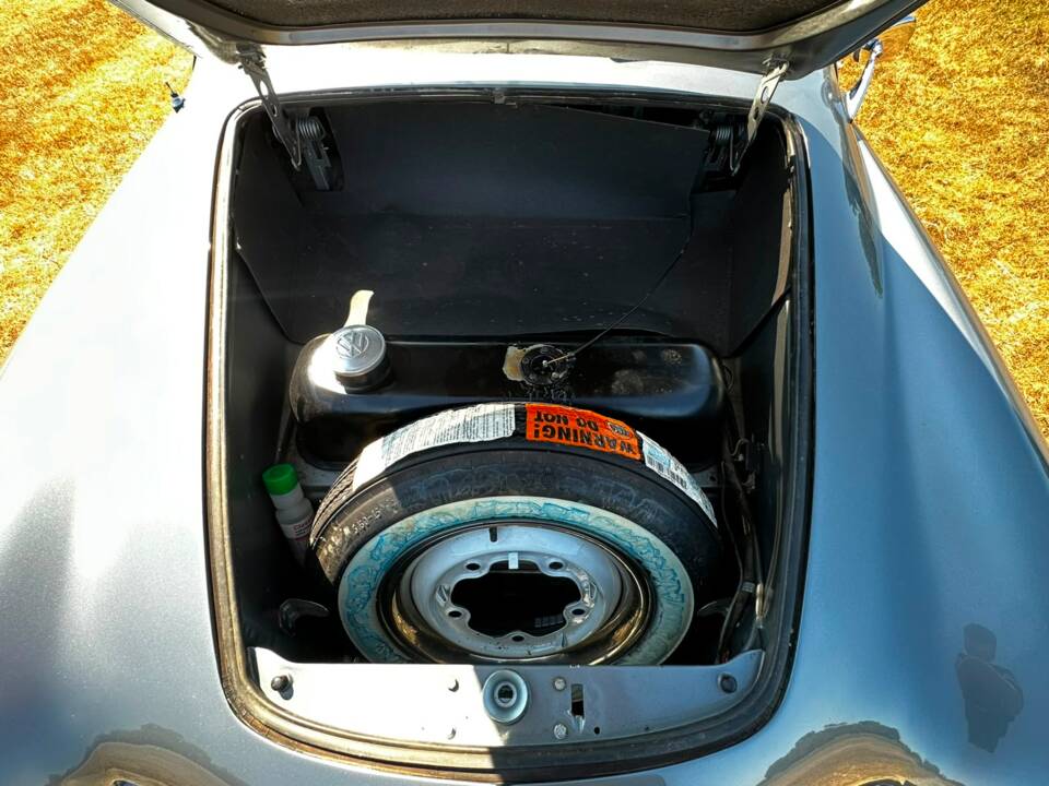 Image 22/48 of Volkswagen Karmann Ghia 1200 (1958)