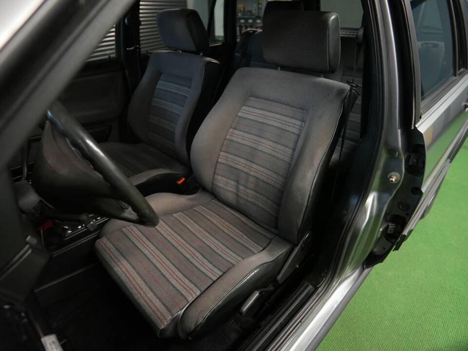 Bild 37/42 von Volkswagen Passat Variant 1.8 (1986)