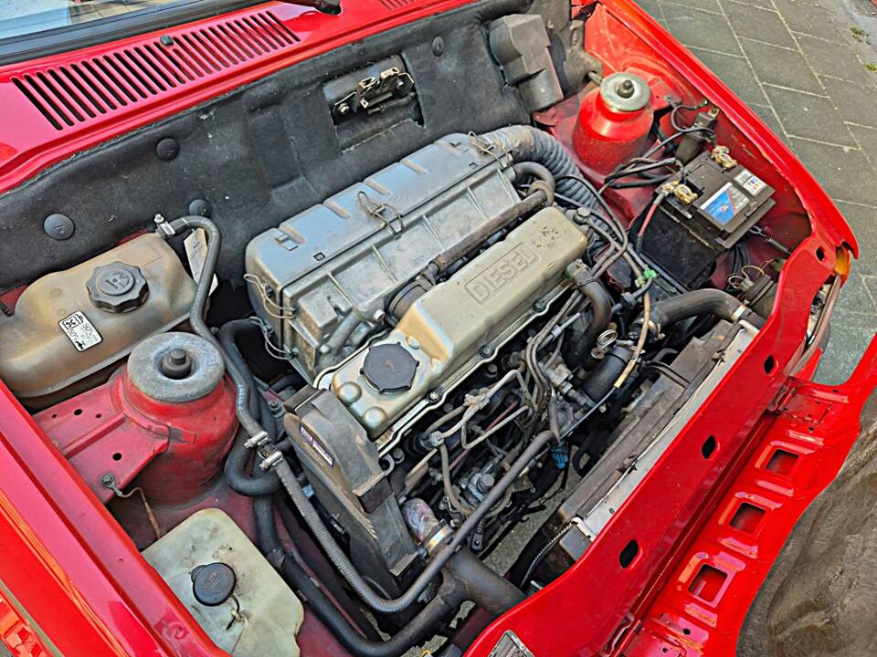 Bild 27/36 von Ford Fiesta 1.6 D (1987)