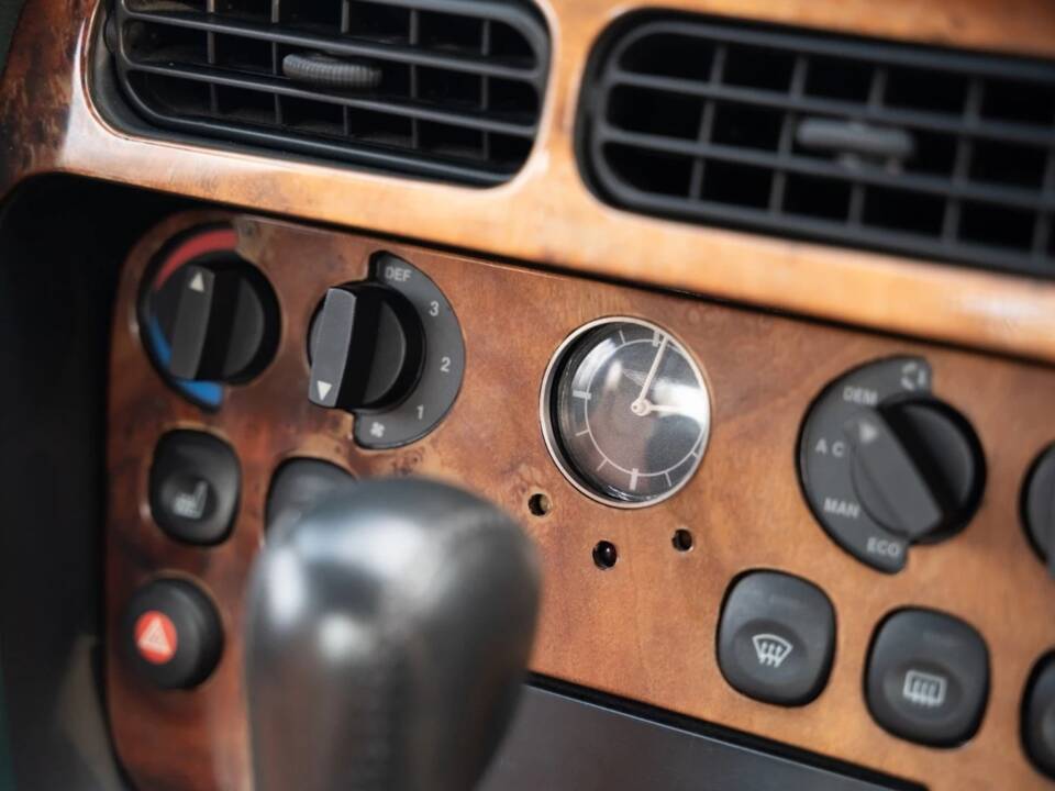 Image 19/27 de Aston Martin DB 7 Vantage (1999)