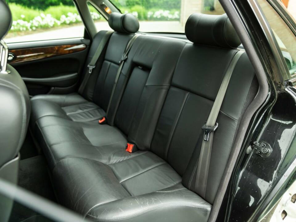 Image 33/50 de Jaguar XJR 4.0 (2000)