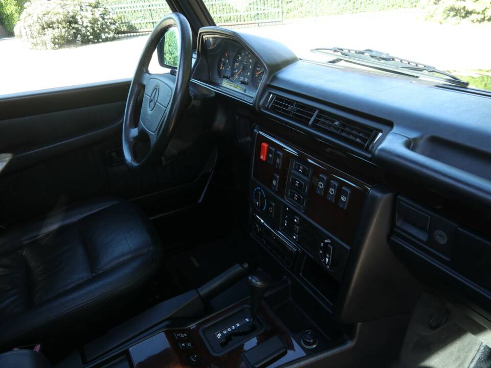 Immagine 43/50 di Mercedes-Benz G 320 (SWB) (1996)