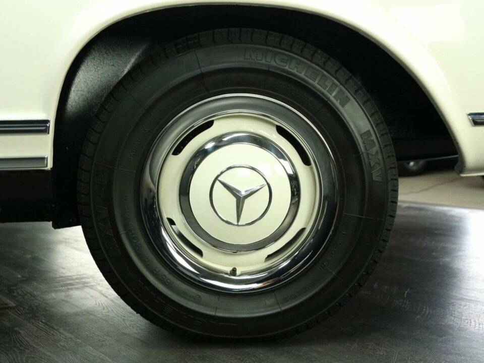 Image 48/50 of Mercedes-Benz 230 SL (1965)