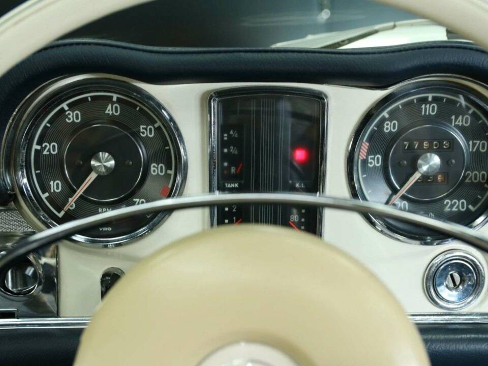 Image 17/50 of Mercedes-Benz 280 SL (1968)