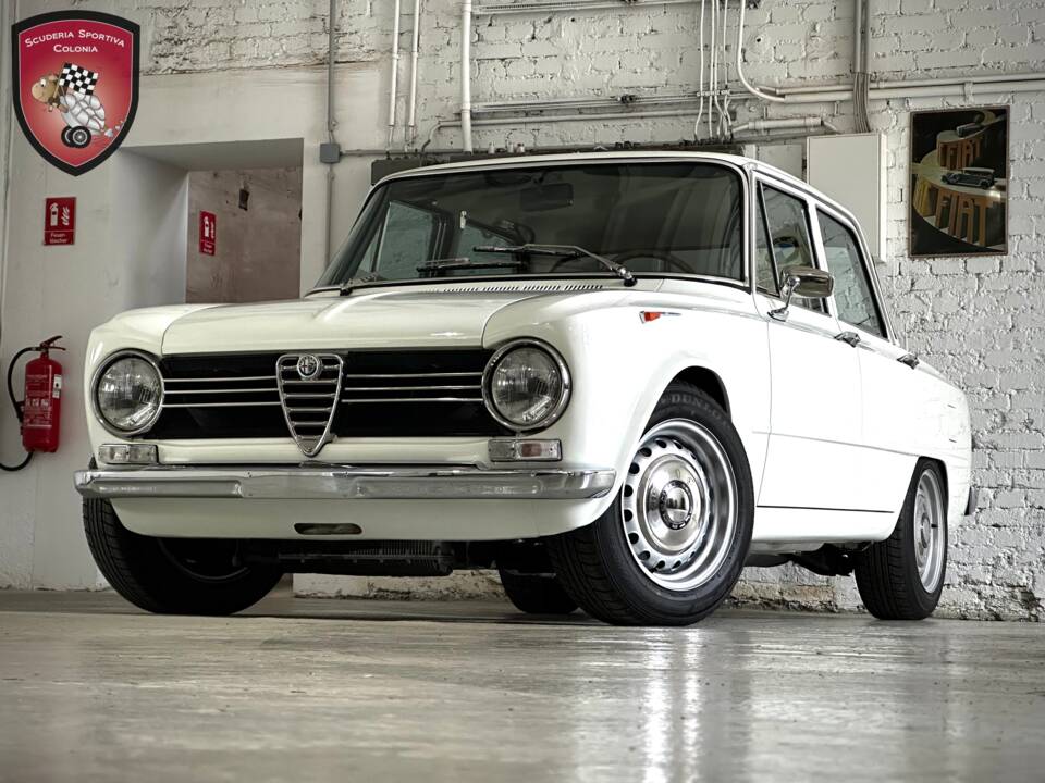 Immagine 4/69 di Alfa Romeo Giulia Nuova Super 1600 (1975)