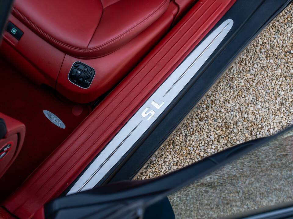 Image 15/47 of Mercedes-Benz SL 600 (2004)