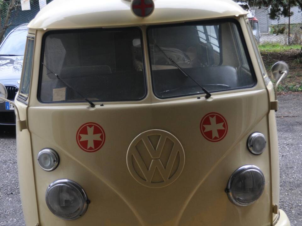 Image 1/31 of Volkswagen T1 minibus (1962)