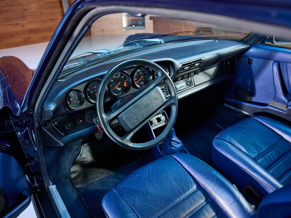 Bild 8/34 von Porsche 911 Carrera 3.2 (1985)