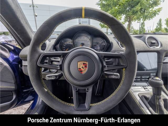 Image 27/50 of Porsche 718 Cayman GT4 RS Weissach (2025)