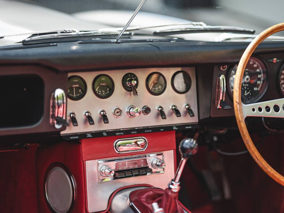 Image 32/50 of Jaguar Type E 3.8 (1963)