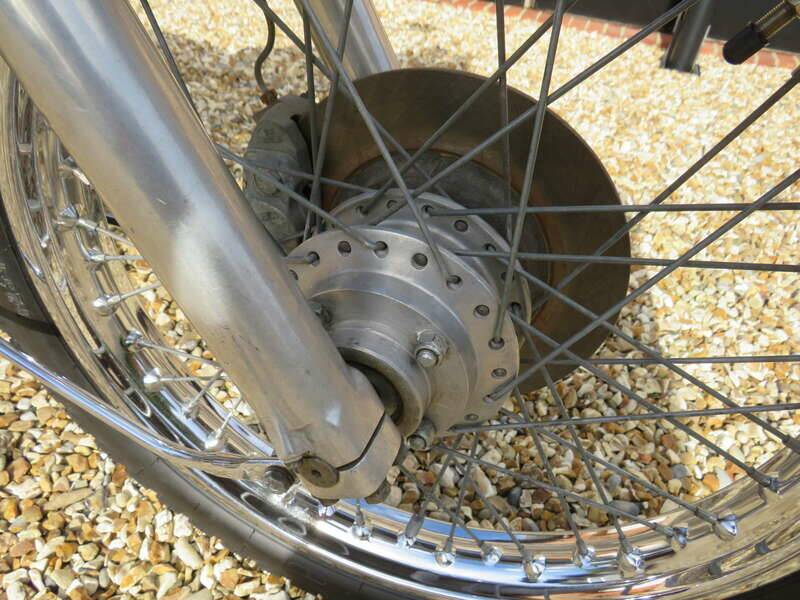 Image 33/44 of Triumph DUMMY (1976)